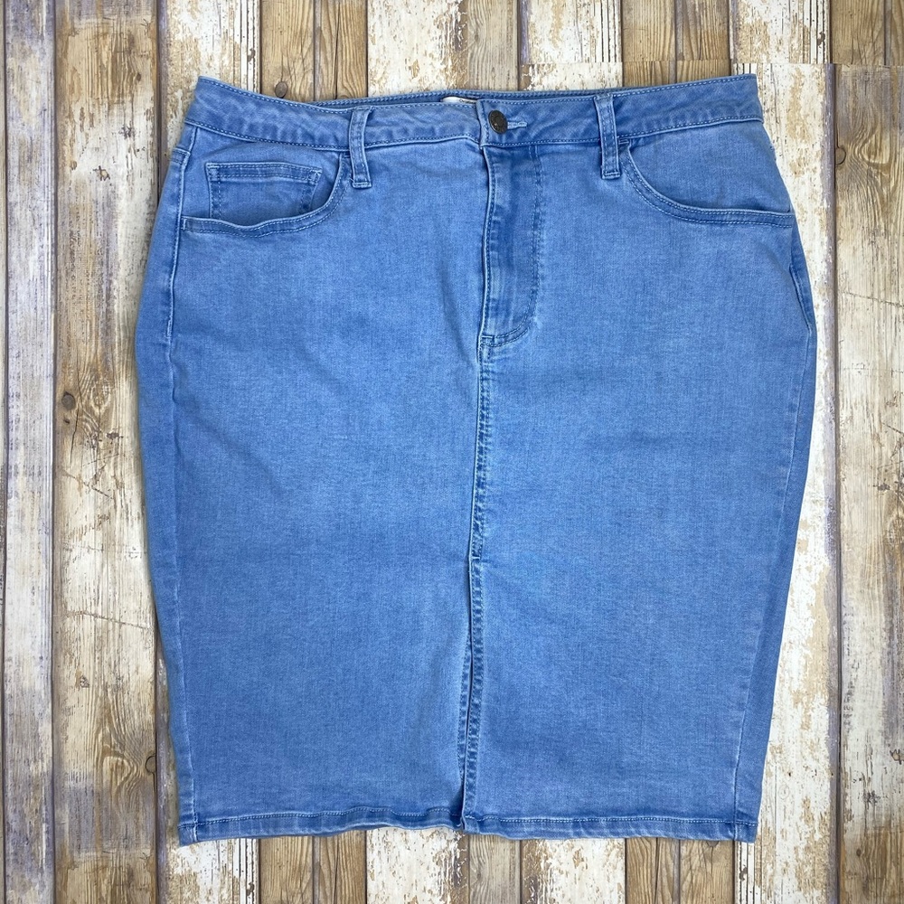 Nevermind Brand Light Wash Jean Skirt Women’s XL